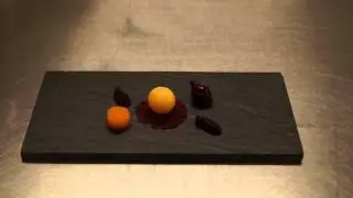 Edin Dzemat at Linn&eacute;a Art Restaurant makes a dish
