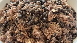 Hey Guys, Delicious White Glutinous Rice + Black Beans + Soda Water.   Xôi Đậu Đen Cốt Dừa+Nhóc Soda