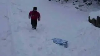 bajadas en trineo en el prao jund&iacute;a, barriopalacio, cantabria