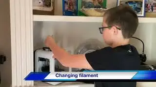 How to change the filament on a toy box 3D printer in under two minutes