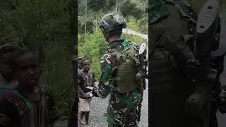 Satgas Yonif 509 Kostrad Berbagi di Intan Jaya
