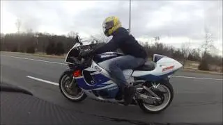 Kawasaki ZX6R 636 vs Suzuki GSXR 750 SRAD