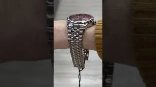 Passion. Механизм часов декорирован узором ''Cotes de Geneve''