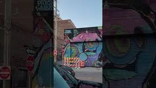 Дружелюбная фреска в Детройте на закате полна энергии.