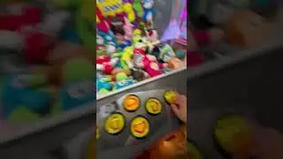 Игра в самую большую в мире машину с когтями