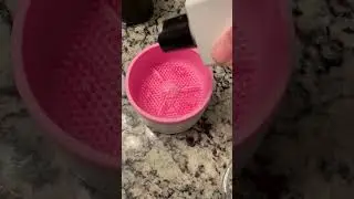 How  I use the Elf makeup brush shampoo to clean my brushes really well
