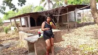degustando de un refresco