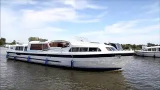 Jewel of Light Hire Boat