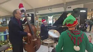 3 paino men playing Christmas 🎄 music at Bellevue square mall dec 24th 2025