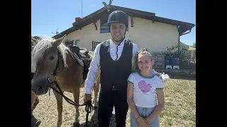 В света на конете -  