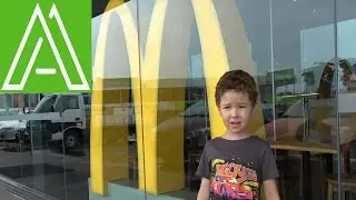 Эдам в самом модерновом Макдональдсе. The Most modern McDonald's
