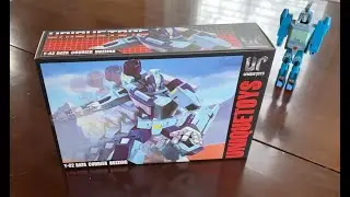 UniqueToys Transformers - Y-02 Data Courier Buzzing (Blur) Unboxing video