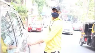 HARBHAJAN SINGH WITH WIFE GEETA BASRA SPOTTED AT CLINIC IN BANDRA | CRIC DVIJ