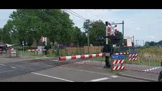 flirt komt aan op station deurne en virmm vertrekt van deurne en Gargo