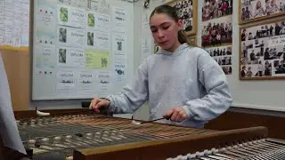 Cimbál: Netradiční nástroj, který spojuje folklor a hudební um