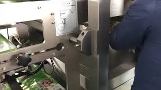 how to install the packing material on the packing machine