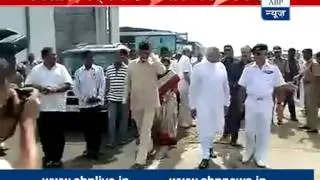 Modi arrives Visakhapatnam to take a stock of the situation after after Hudhud