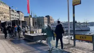 Stockholm Walks: Kungstr&auml;dg&aring;rden to Skeppsholmen on a sunny, cold winter day. 