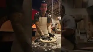 Watch and learn basic Neapolitan pizza stretching 🍕👋🏻