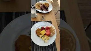 Breakfast di hotel ac marriott dekat bandara denmark