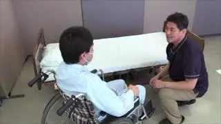 ベッドから車いすへの移乗介助