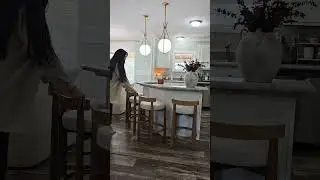 Chicas estas sillas las amamos 😍😍🏡🐎  #farm #homedecor #kitchen #barstools #farmlife #decoration