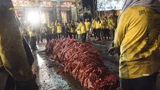 《這種炮量真嚇人~金虎爺入廟吃炮真猛連四次旺旺旺》