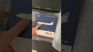 1:400 GeminiJets Rex 737-800 Unboxing