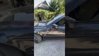 Покрасили  легендарную BMW