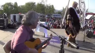 Tito y Marco Antonio Fernandez - Camino a Fresia (2014)