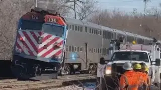 Delays on Metra UP-NW Line after train derailment near Harvard