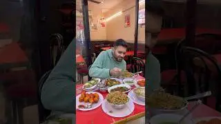 Delhi ki yeh jagah ka khana try kiya hai | Most Famous place in Chanakyapuri | #momos #delhicafe