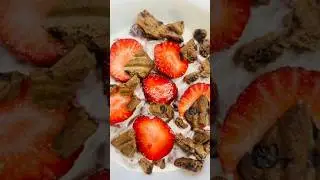 Strawberry 🍓 Dessert ! A Must Try Winter Treat - Quick & Tasty 🤤!! #dessert #shorts #strawberry