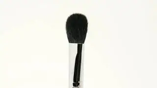 В58 - Кисть для нанесения румян и хайлайтера MAKE UP SECRET