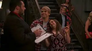 Henry danger | Ray dresses up as Henry to enter a restaurant | Nickelodeon Am&eacute;rica