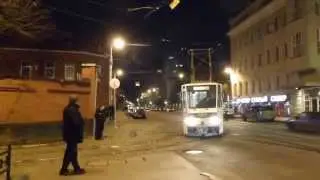 Татра T7B5 заезжает на круг