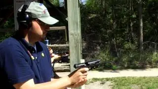 NapalmFTW shooting the S&W M&P9 w/ Micro90 light