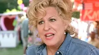 Bette Midler in &ldquo;Drowning Mona&rdquo;