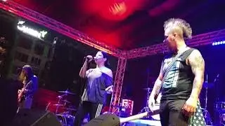 Wes Scantlan of Puddle of Mudd fails Houston- Radio DJ rips him onstage
