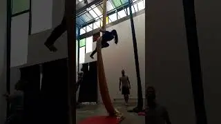 ☑️🎪 Beb&eacute; Secretaria #acrobaciaaerea #aerial #acrobaciaentela #circo #telas #clase #class #challenge
