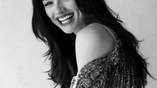 Crystal Reed Vs Bruna Marquezine 2 lindas