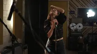 Serena Altavilla - Un bacio sotto il ginocchio (live al GRS Studio)