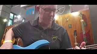 Dingwall Effigy Headless bass - very quick tone demo