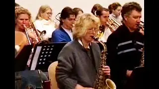 Budding Sound Bigband 2004 - 25-jarig jubileum; concertrepetitie en interviews.