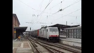 E 186 905 XR Crossrail rauscht mit einem Containerzug am 2. M&auml;rz 2019 durch den Bahnhof Weinheim