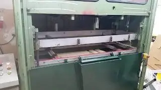 Termoformierka p&oacute;łautomat