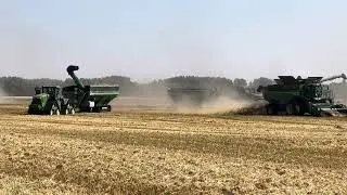 5 - John Deere X9&rsquo;s Harvesting Oats with 2 - 9RX590&rsquo;s Pulling Brent Grain Carts