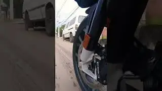 Esquivando algunos baches de Asuncion - ita enramada - calle Battilana