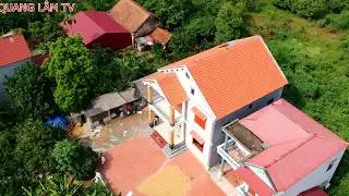 Mẫu nhà vuông 2 tầng mái Thái đẹp phòng khách lung linh như khách sạn 5 sao vùng nông thôn 2019
