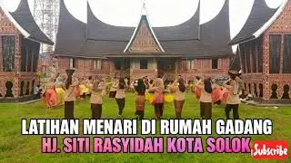 LATIHAN TARI ADAT MINANG DI RUMAH GADANG HJ. SITI RASYIDAH